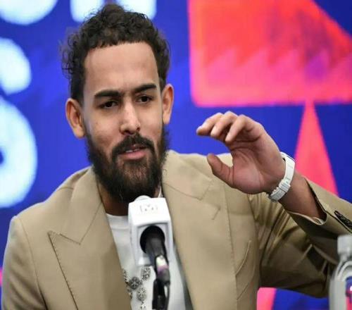 揭秘足坛巅,峰对决,年度中锋王,爱游戏app,爱游戏官网,爱游戏体育官网,爱游戏体育app